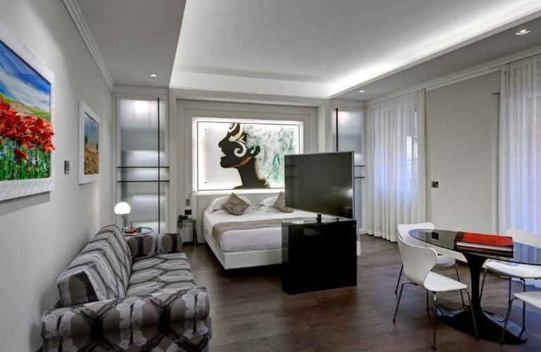 Luxury apartments  Art Hotel Commercianti Bologne