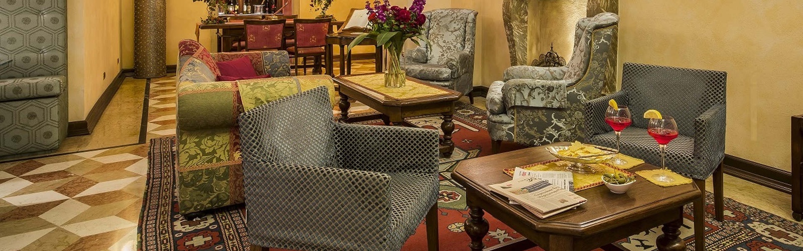 Commercianti Hotel rediseño - Bologne - Commercianti Hotel rediseño - Bologne -