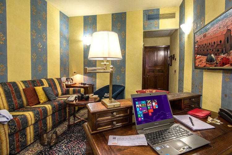 Suites art hotel commercianti bologne Suites art hotel commercianti bologne