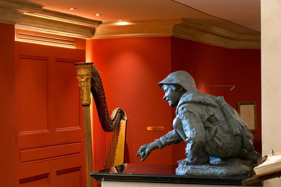 BETWEEN MUSIC AND HISTORY  Art Hôtel Commercianti Bologne BETWEEN MUSIC AND HISTORY  Art Hôtel Commercianti Bologne